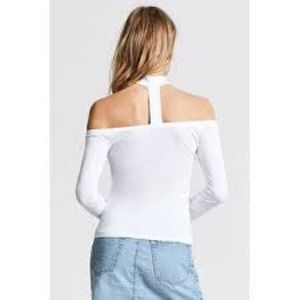 White off the shoulder choker shirt.
